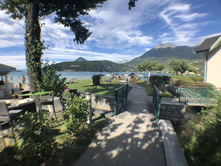 On the shores of Lake Annecy, comfortable apartment with terrace and private beach - Image 1