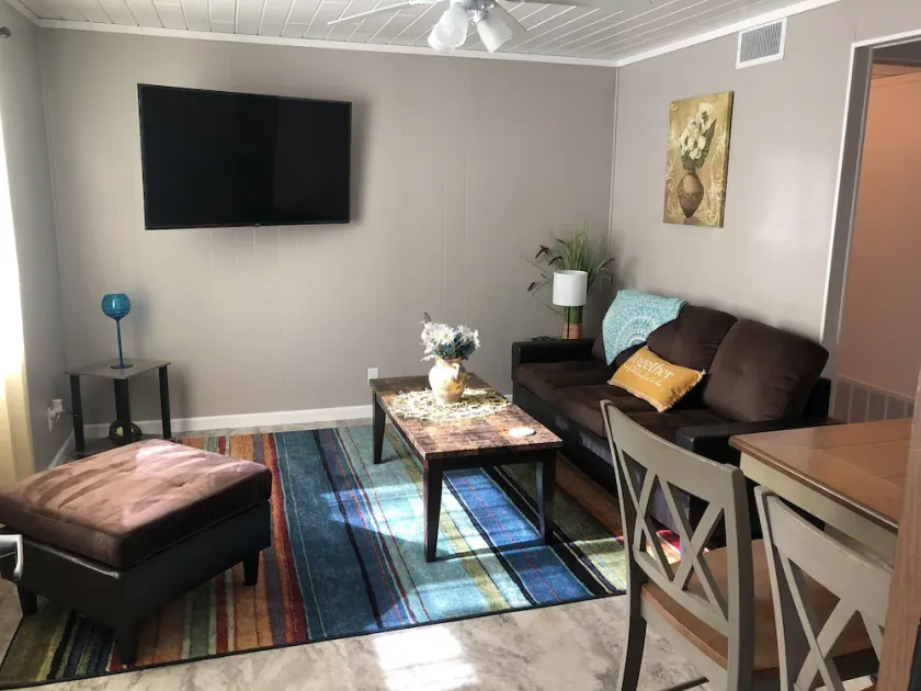 2 Bedroom Apartment Close to the Action - Image 1