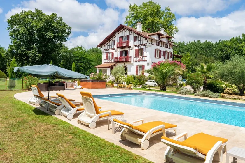 Exceptional 19th-Century Villa with Heated Pool & Private Park – Between Ocean and Lake - Image 1