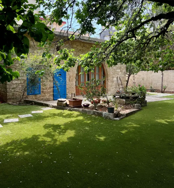 Ultimate experience of living in a traditional Legacy with a natural setting - Image 1