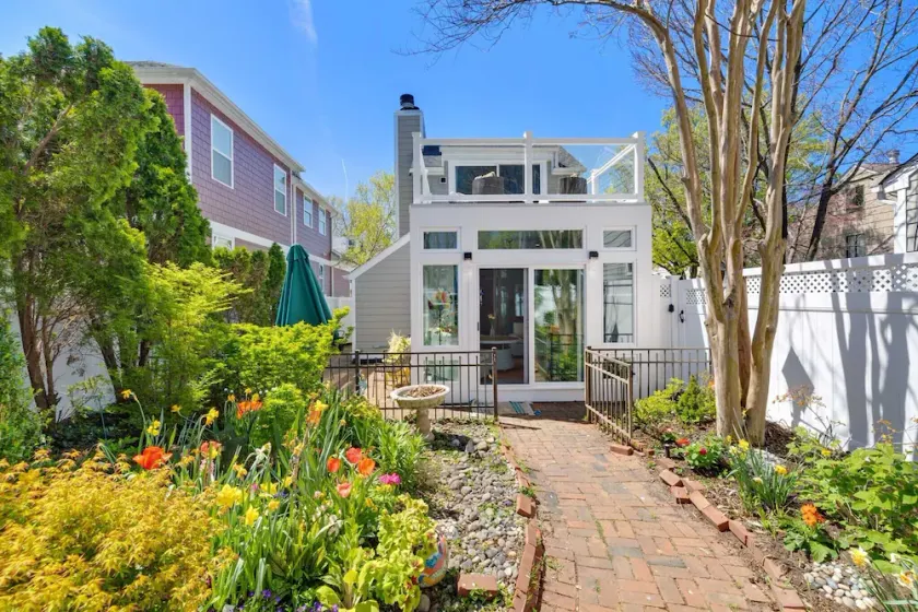 421 Irie: Simply Charming 2 Story COTTAGE!! Private Pool!! 1 Off Street Parking! - Image 1