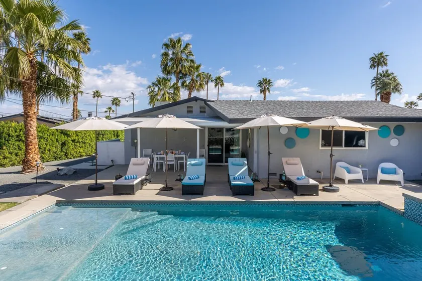 Top of the Cove – Fun Retro Pool Retreat - Image 1