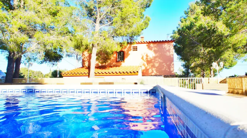 Villa Indépendante de 2 Appartements et Piscine Privée, Idéal Pour les Familles! - Image 1