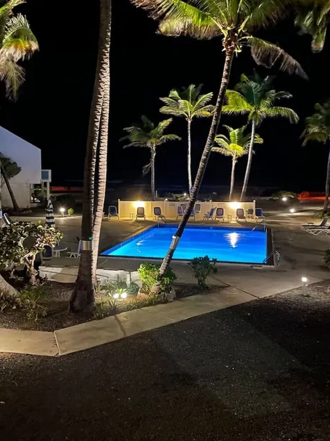 Welcome to Puerta Azul! Newly remodeled oceanside retreat, beach, pool and deck. - Image 1