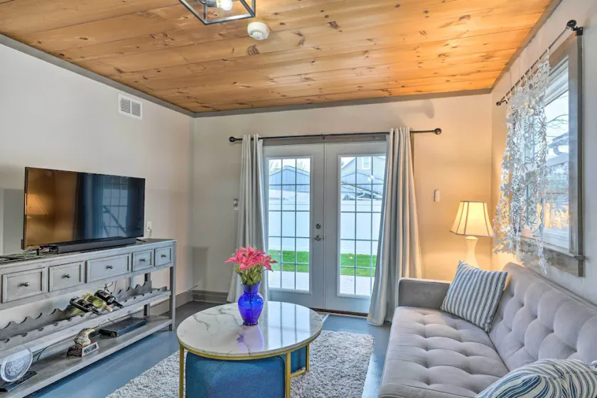 Bemus Point Vintage Suite w/ Soaking Tub & Kitchen - Image 1