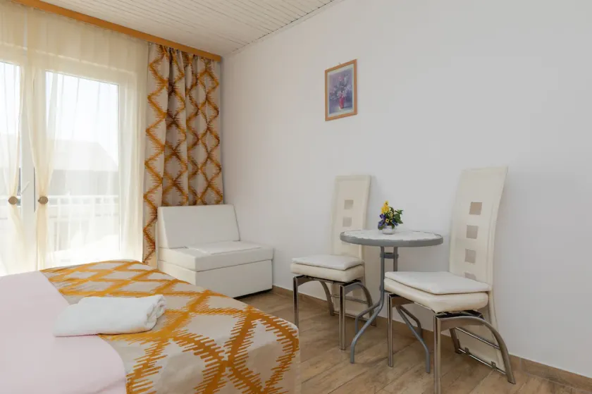Apartamento para dos personas con terraza y vista al mar Duce, Omis (A-2992-b) - Image 1