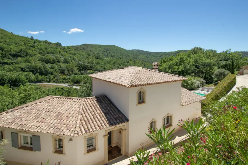 Exclusive private villa with pool in South France - Image 1