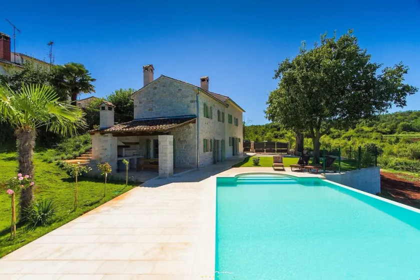 Rustic villa Zvonar with pool in Motovun - Image 1