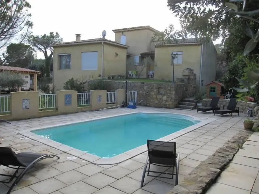 Bright moderne villa, beliggende på en bakke med udsigt over Rhone. - Image 1