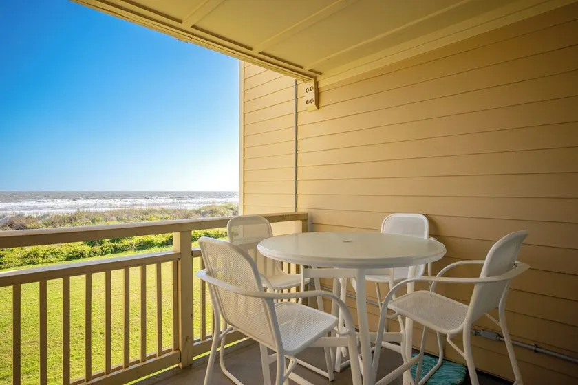 Cloud Nine: 3 BR / 2 BA Condo i Caswell Beach, 6 sovepladser - Image 1