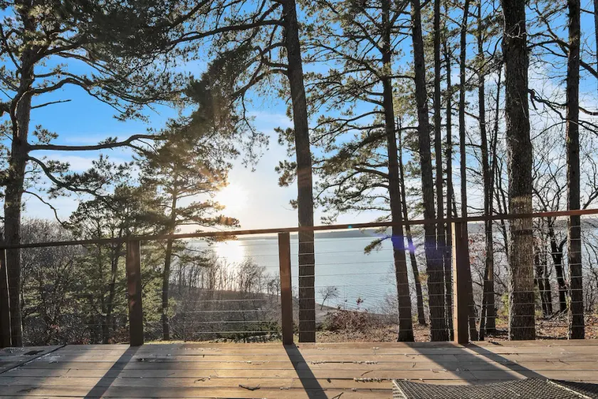 Lakefront Escape On Lake Hudson 5 Bedroom Cabin, Pet Friendly! - Image 1
