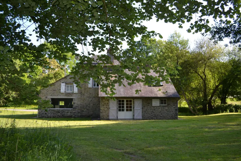 Sommerhus med dam i Mayenne ved indgangen til Bretagne og Normandiet - Image 1