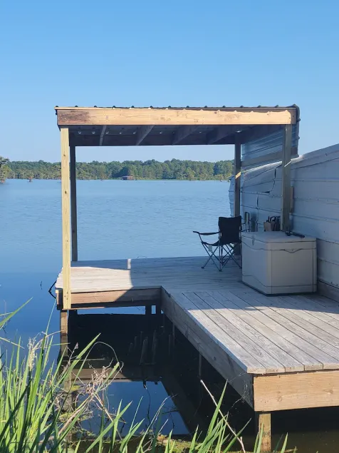 lake shower house with private boat dock free coffee wifi parking boat parking. - Image 1