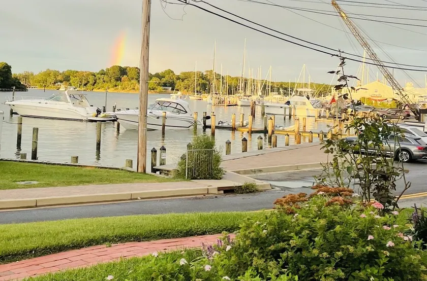 Solomons Island with views of harbor! - Image 1