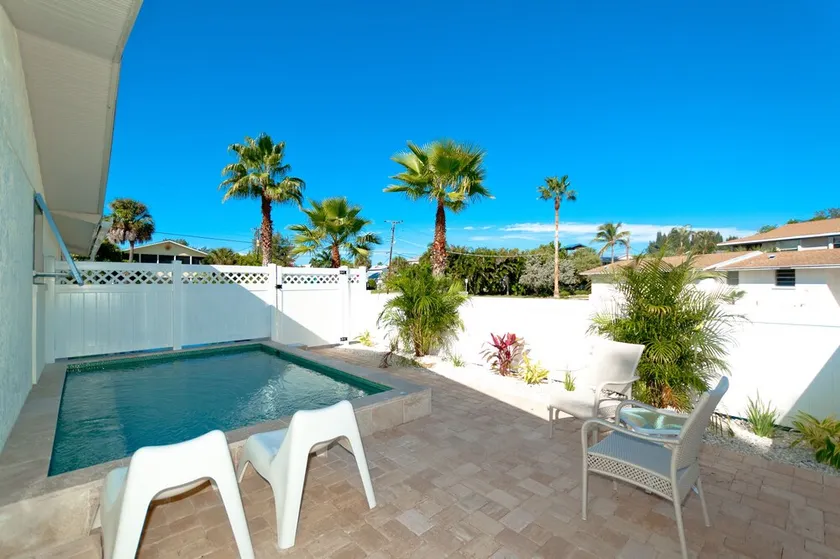 Anna Cabana B: Pool Home, AMI North End, 2 Blocks to Beach by Anna Maria Life Vacation Rentals - Image 1