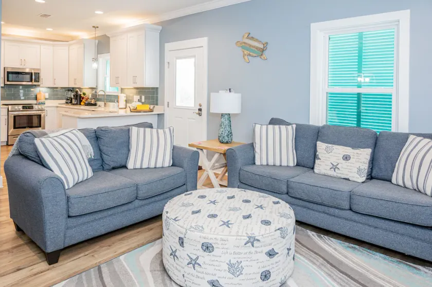 Oasis Cottage Steps From The Beach (Ask about our snowbirds rates) - Image 1