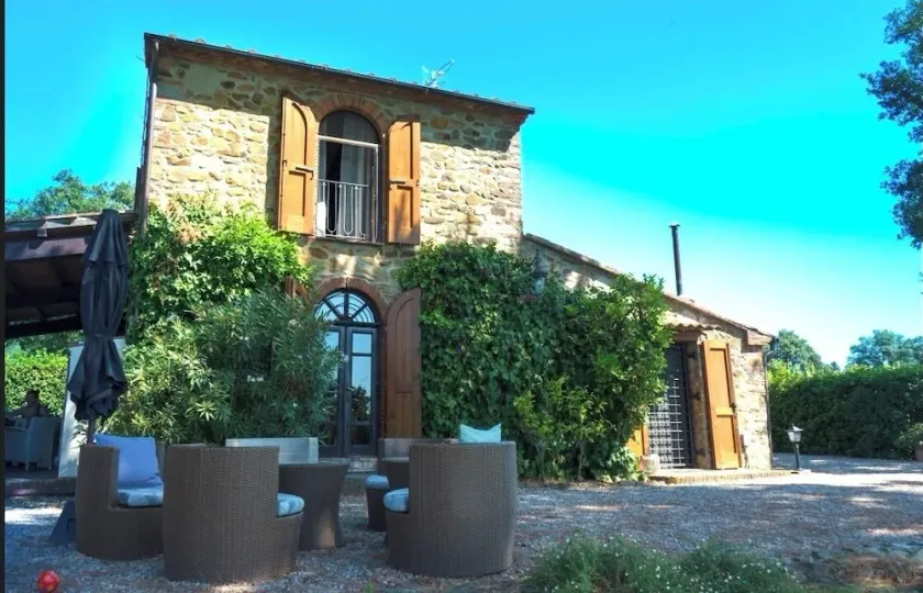 Fantastica villa toscana in una posizione appartata con piscina e cucina all'aperto, vicino al mare - Image 1