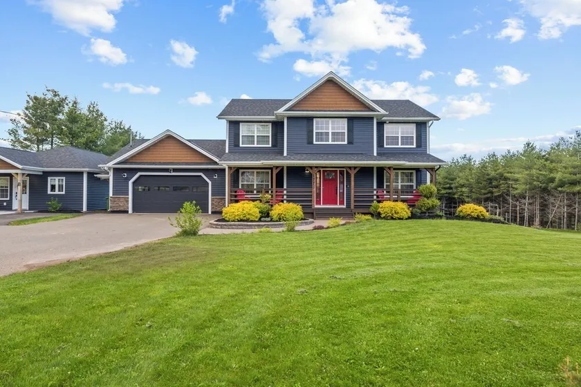7 Bedroom Home w/Pool & Hot Tub on a Private Large Lot  - Image 1