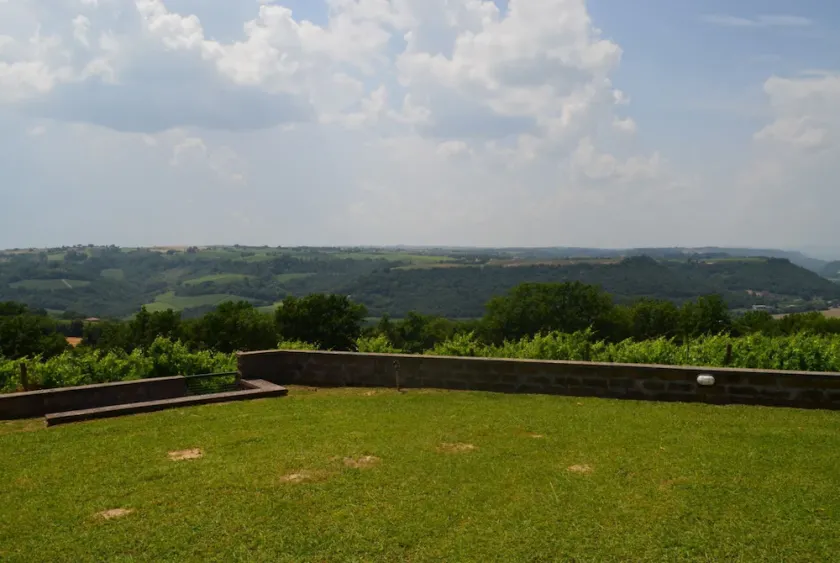 Casa de Pedra em uma Posição Bonita, Piscina Privada, Completamente Vedada, Ideal Statpunkt Para Besichti - Image 1