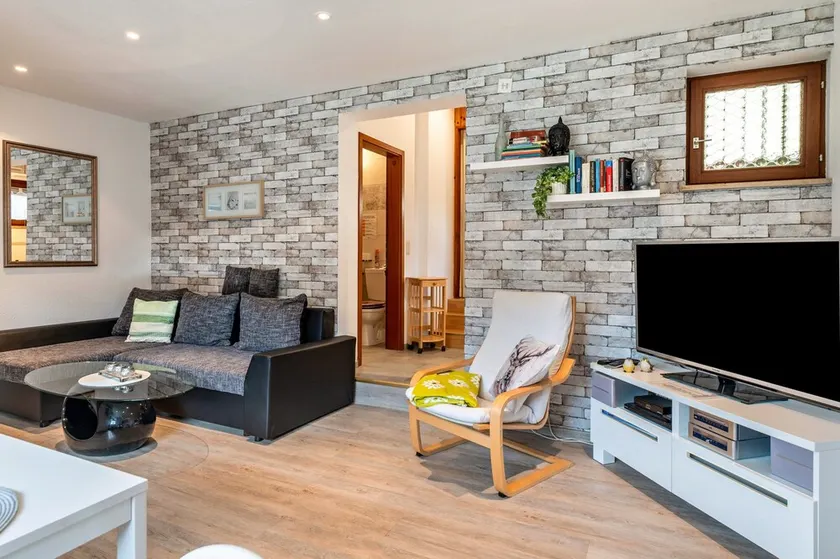 Holiday Apartment '3' with Mountain View, Private Terrace and Wi-Fi - Image 1