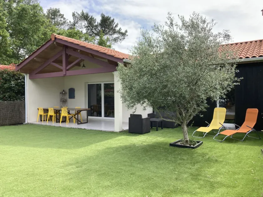 House for 7 people near the lake, with a pool and air conditioning—ideal for families. - Image 1