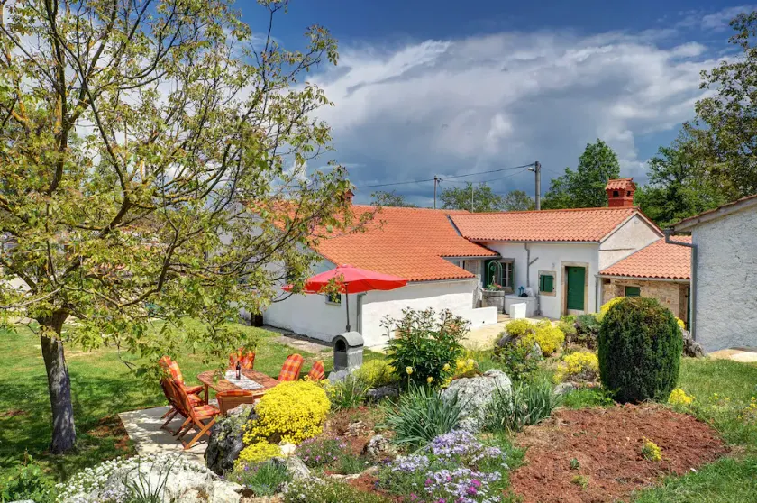 Romantic Villa Angelina with a swimming pool and spacious garden. Pet friendly ! - Image 1