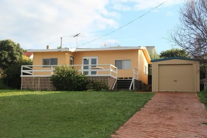 Brandis Beach House - Image 1