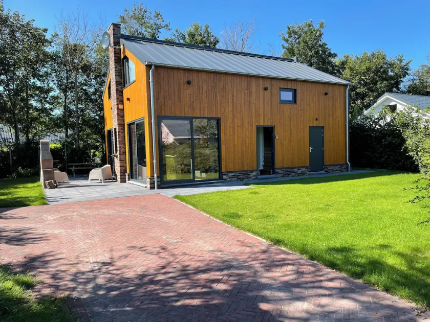 4 bedroom accommodation in Julianadorp aan Zee - Image 1