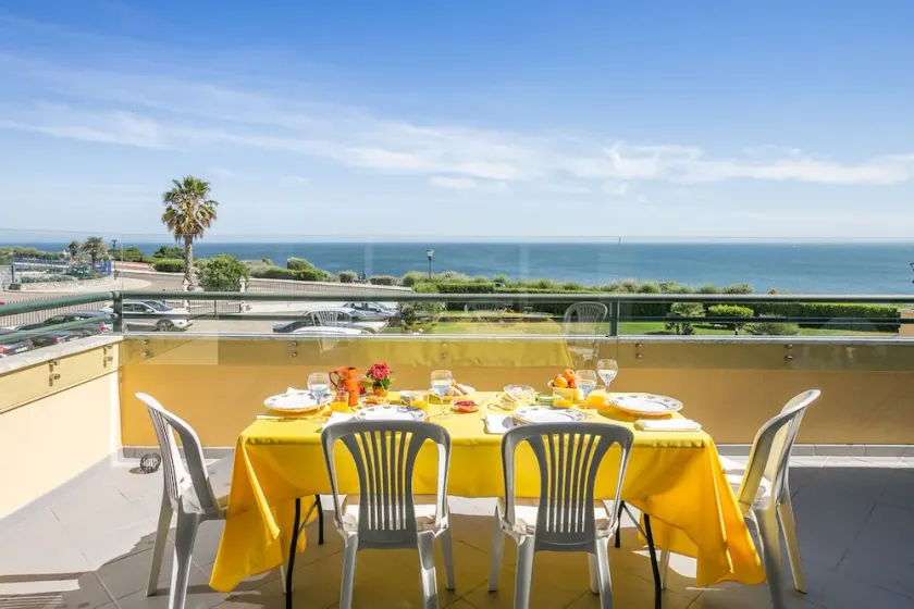 Ocean View I Sea Front 3-Bed Apt in Cascais w/Pool near Beaches - Image 1