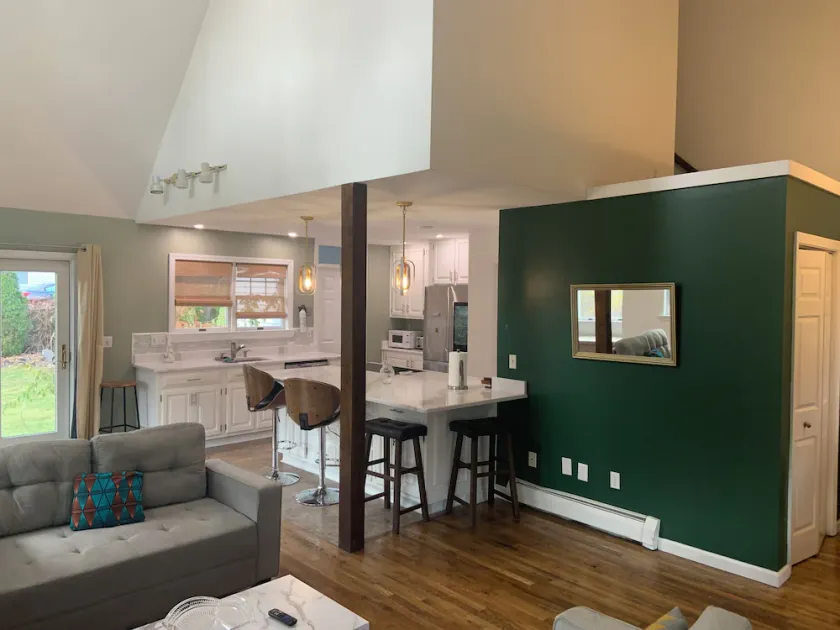 Stylish & Newly Renovated Home – Prime Location! - Image 1