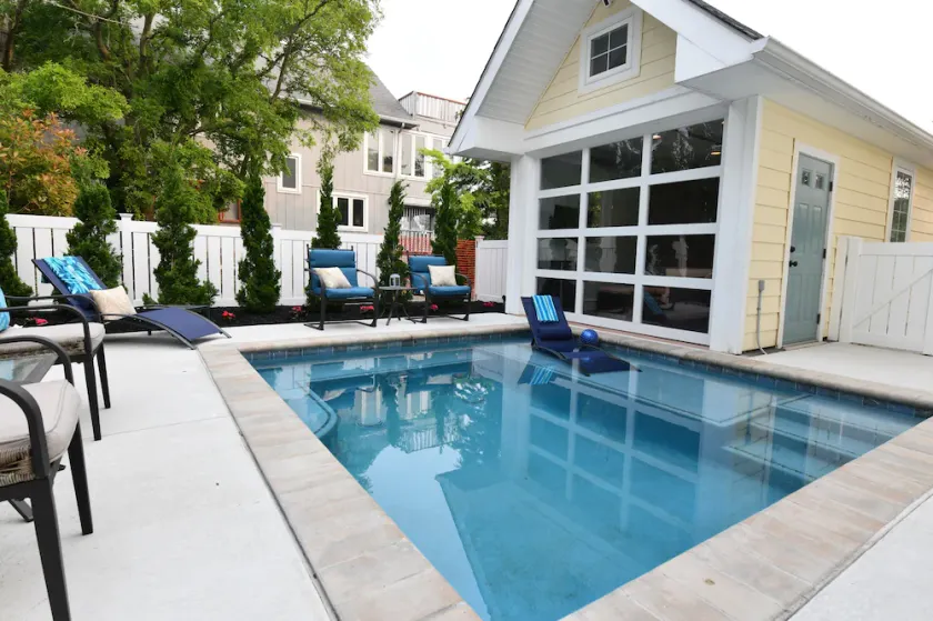 HEATED POOL OPEN THRU OCTOBER! Cabana! Dine Outside! 1.5 BLOCKS 2 BEACH & TOWN - Image 1