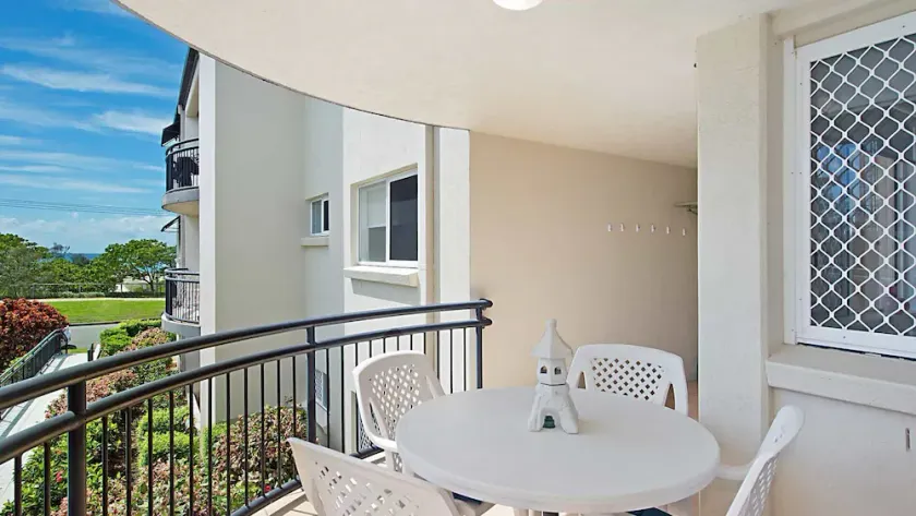 Caribbean 8 - Bilinga/ North Kirra Beachfront - Min. 3 Night Stays! - Image 1