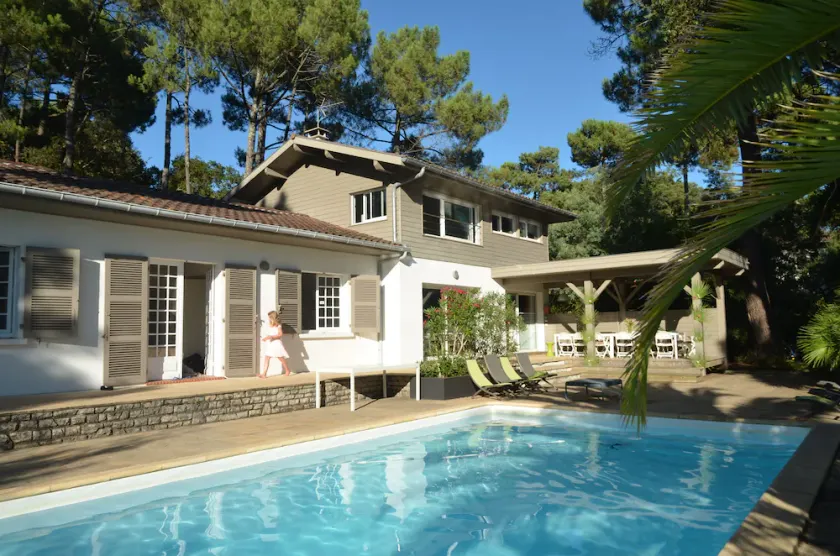 Villa contemporaine entre lac et océan. Belle piscine chauffée. - Image 1
