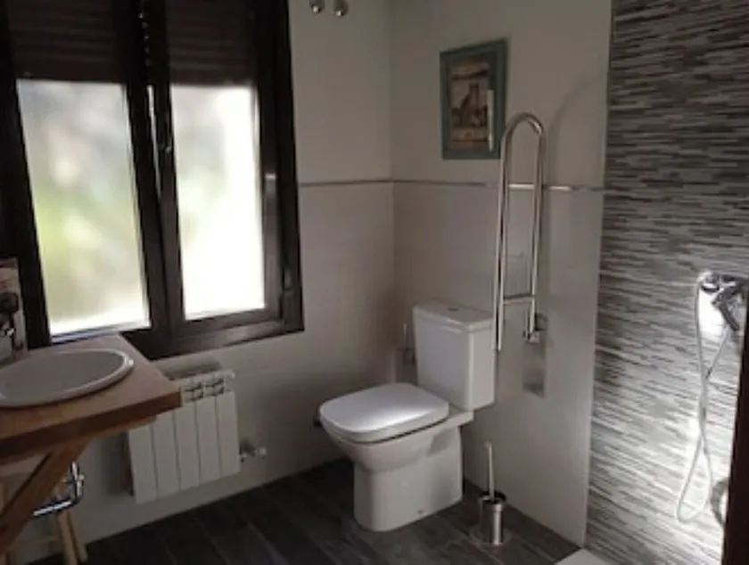 Apartment 5 - Image 1