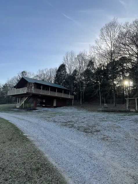 Beautiful Rustic Cabin at Enid Lake, near Grenada Lake, Sardis Lake & Ole Miss - Image 1