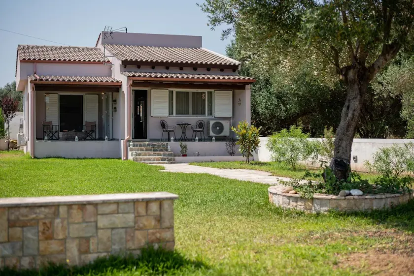 Cute 2 bedroom villa in Svoronata, Kefalonia for your cozy and relaxing holiday - Image 1
