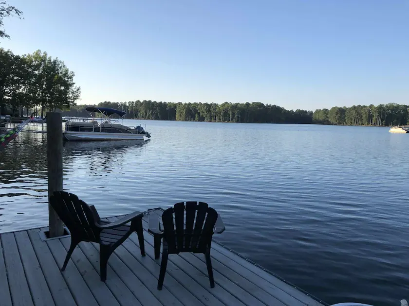 R&R Lake Retreat - Image 1