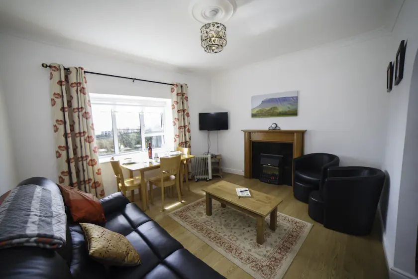 Das Snug-2Bed Apt bietet Platz für 4 Personen mit herrlichem Meerblick direkt am Wild Atlantic Way - Image 1