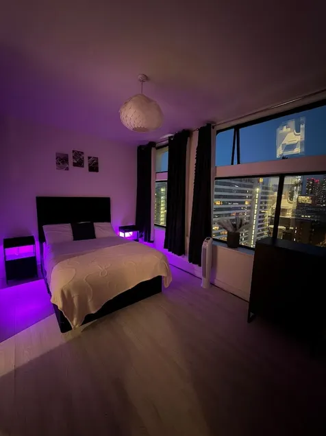 Manchester City Centre 2- Bed Flat Prime Location - Image 1
