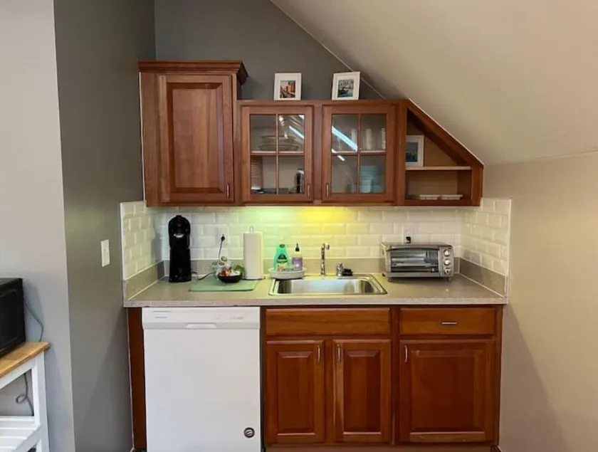 Private, great loc - ideal for long / short stay! - Image 1