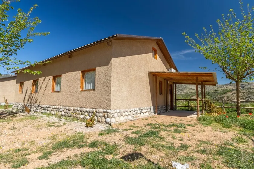 Wohnwagen 'Bungalow 1' mit Bergblick, Wi-Fi und Klimatisierung - Image 1