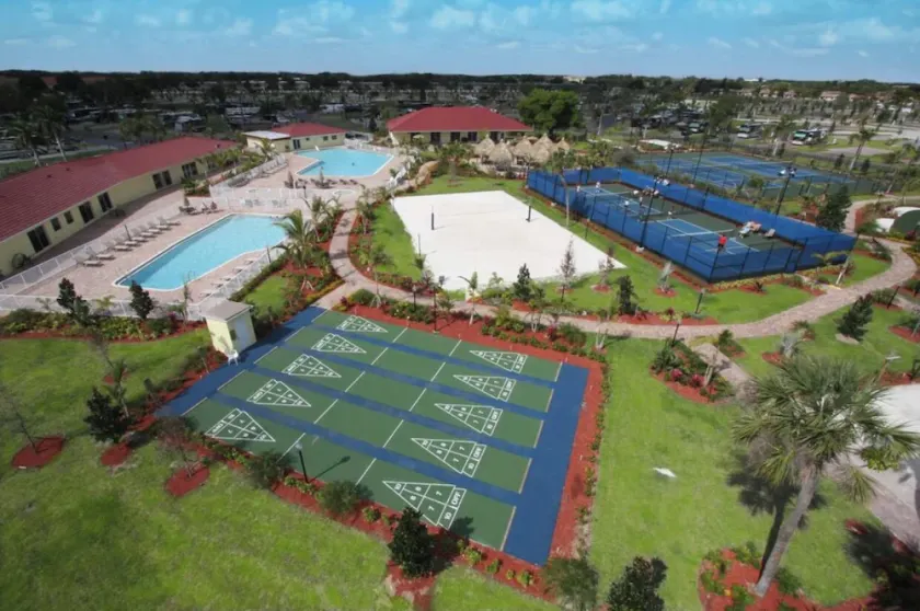 Luxurious Class A RV Resort Lot in South Florida w/Tiki Hut, Kitchen & Bungalow. - Image 1