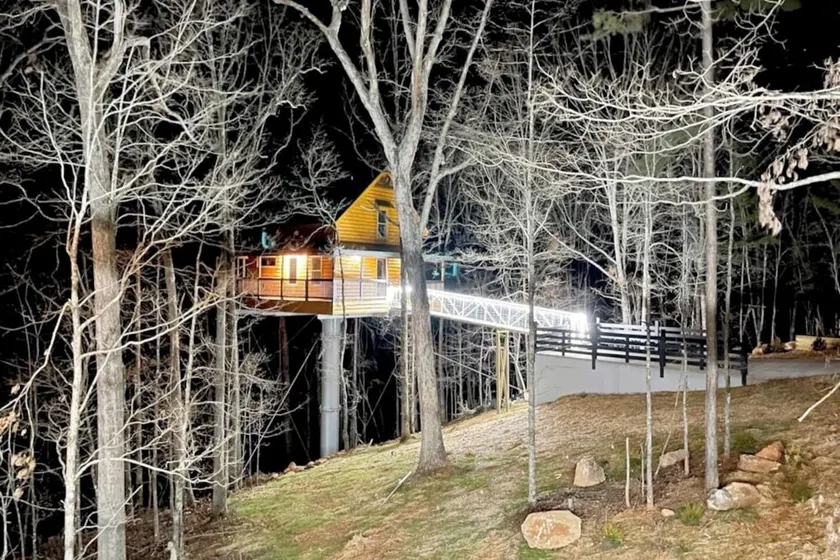 Gold Peak Treehouse Near Helen, Georgia - Image 1