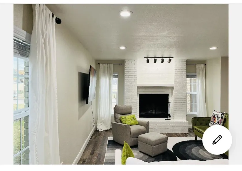 Entire New 3 Bed 2.5 Bath Home in the heart of F.W - Image 1