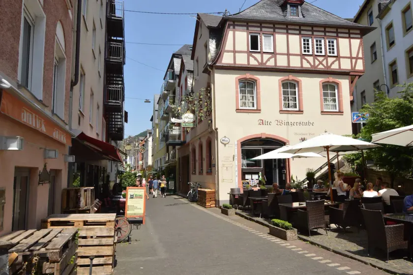 Lovely modern apartment, walking distance from the Mosel, shops and restaurants - Image 1