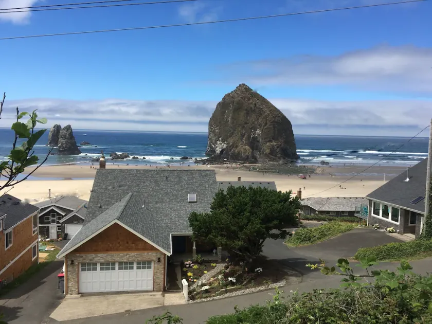 La meilleure vue et l'emplacement à Haystack Rock à Cannon Beach - Image 1