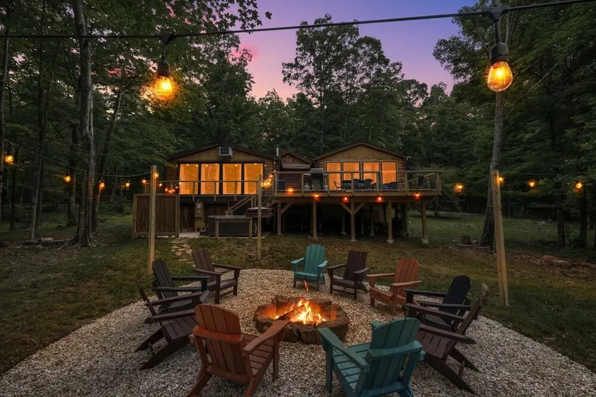 Hot Tub, Firepit, Grill, Wifi near Golf & Hiking - Image 1