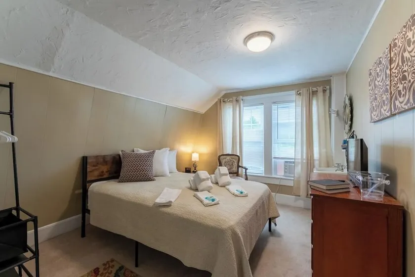 Room 12 (3rd Floor with Shared Bathroom) - Image 1