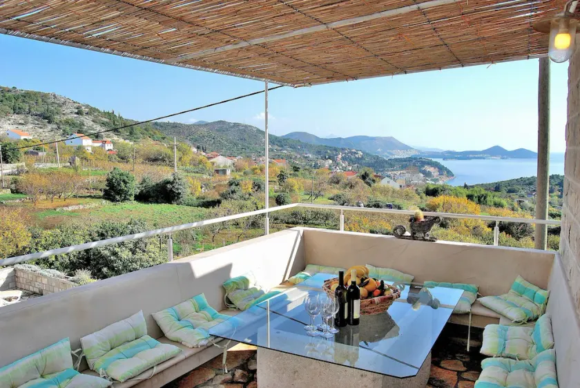 Villa avec terrasse, piscine privée et barbecue | Vue sur l'eau - Image 1