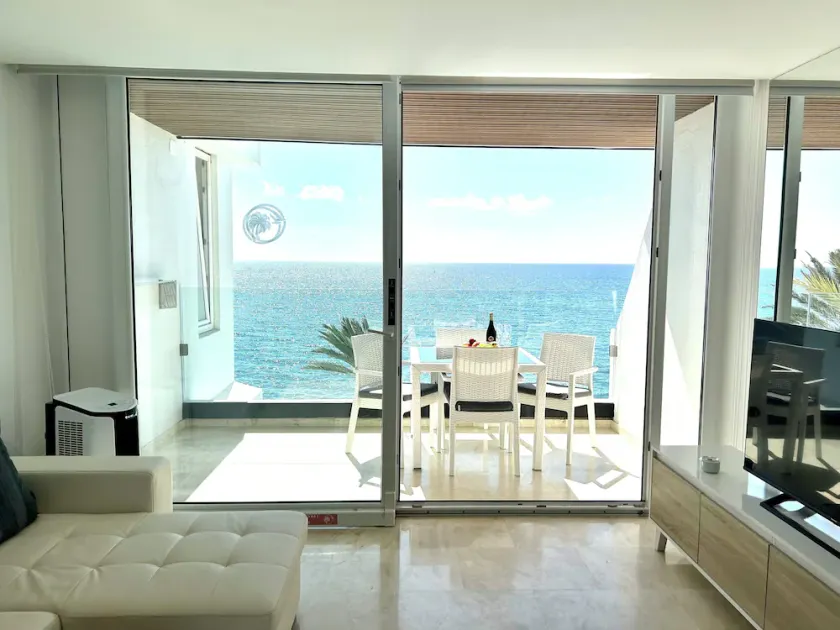 Apartment with stunning sea views at the beach - Image 1
